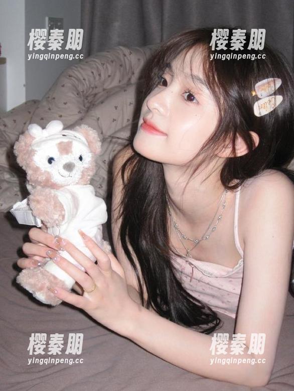吃瓜网网页下载，瞧这姿态，满满的窥探感觉。