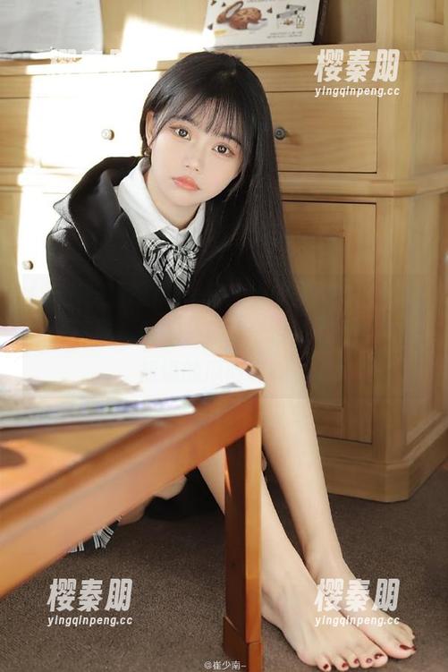 有一扇天大的传送门，通往“天天吃瓜网”，里面肯定藏了许多你想知道的瓜圈趣事。