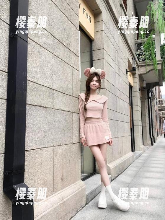 爽！观看黑料社的app感觉，就像一只小鹿在热闹的瓜林中乱撞，意外又有趣。