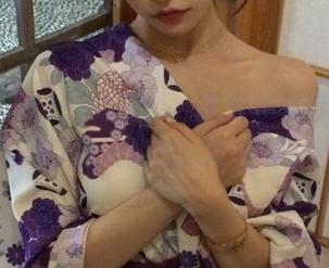 一键在线，黑料网址带你穿越到不为人知的LOL世界！